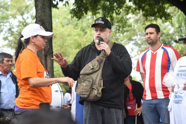 Payo Cubas es aclamado por manifestantes que exigen del desbloqueo