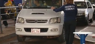 Agentes de la US Customs entrenan a aduaneros brasileños en la cabecera del Puente de la Amistad