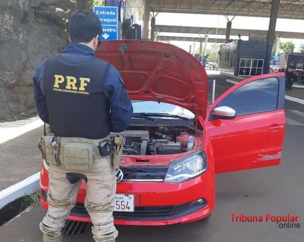 Recuperan AUTO ROBADO en el Puente que estaba cruzando hacia el Paraguay