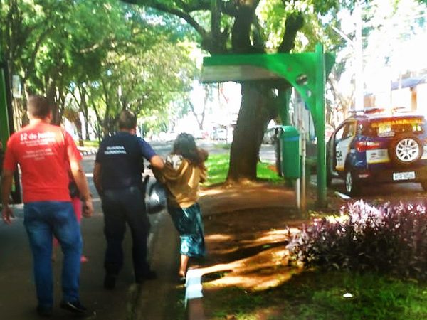 Retiran de las calles de FOZ a 37 mujeres y niños indígenas paraguaya