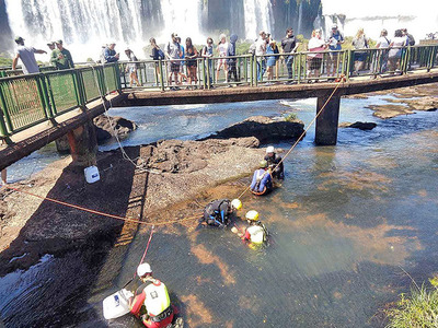 Más de 300 KILOS de MONEDAS fueron recogidos de las Cataratas del Yguazú