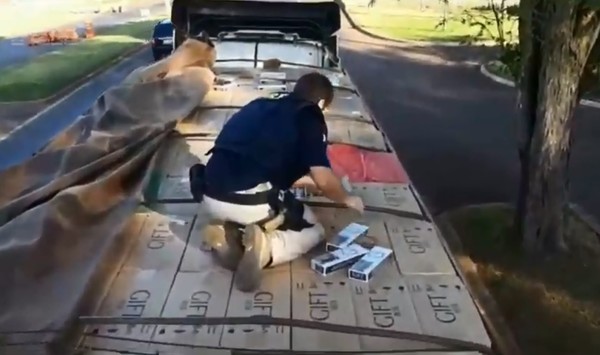 Cae PARAGUAYO con 300 mil gruesas de CIGARRILLOS