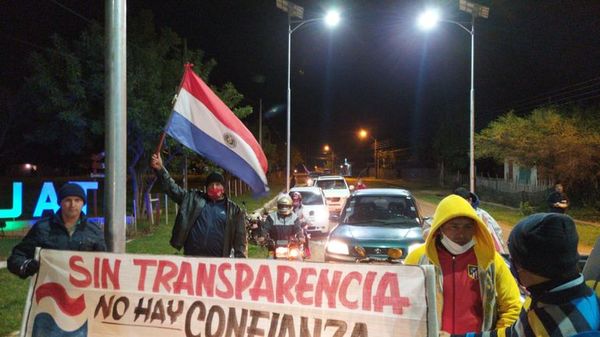 En Paraguarí, manifestantes  piden “enterrar la corrupción” - Nacionales - ABC Color
