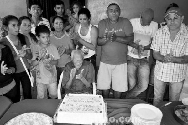 Excombatiente de la Guerra del Chaco cumplió 107 años y los festejó con sus familiares en el distrito de Yby Yaú