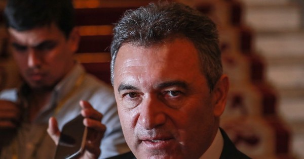 Presidente de la Ande promete solucionar problemas de sobrefacturaciones