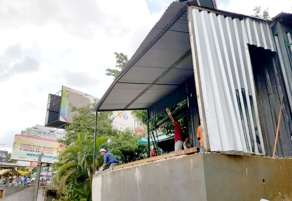 Funcionarios municipales y zacariistas siguen lucrando con venta de espacios públicos