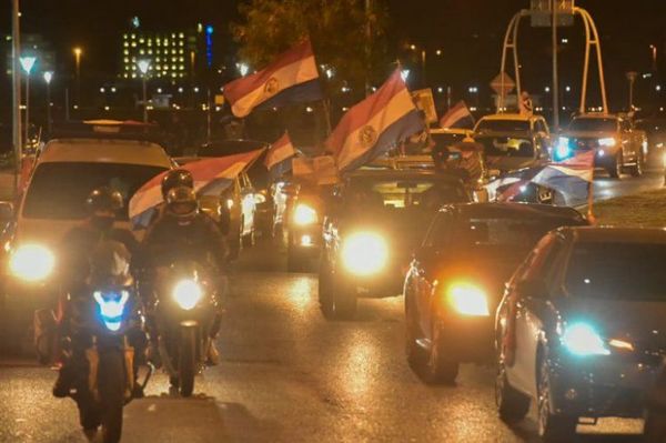 Gran caravana contra la corrupción en Asunción