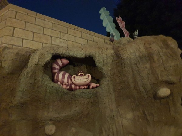 De terror: Así es como se ve Disneyland de noche