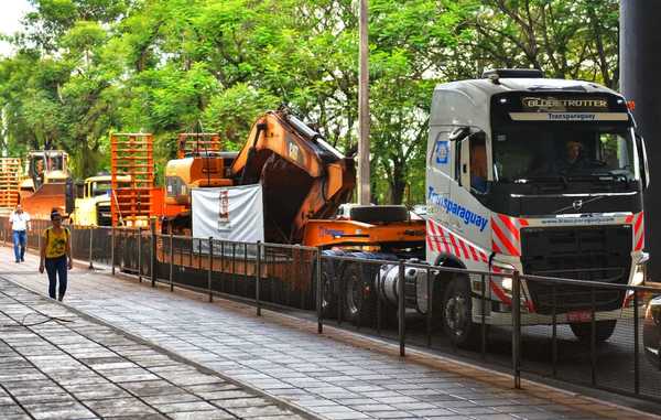 Más vale tarde que nunca: ingresan al lado paraguayo las primeras maquinarias para inicio de puente en Franco