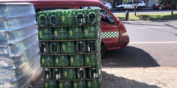 PARAGUAYOS venden cerveza paraguaya que llevaron de CONTRABANDO