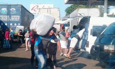 CONTRABANDO DE ROPAS: Aduaneros RECAUDAN G. 180 millones por día en COIMAS