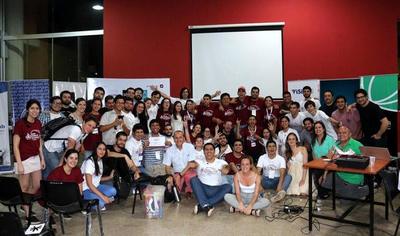 No había luz pero defendieron la idea que convirtieron en negocio: ¡Startup Weekend!