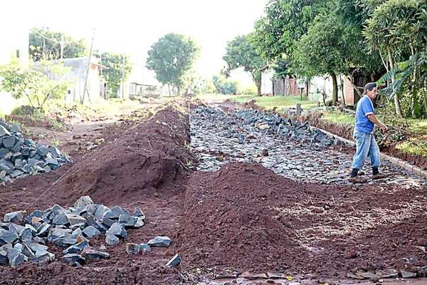 Empresa “mimada” de Godoy adjudicada para empedrado