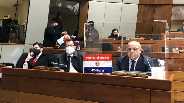Reavivan intención de que HC jure como senador