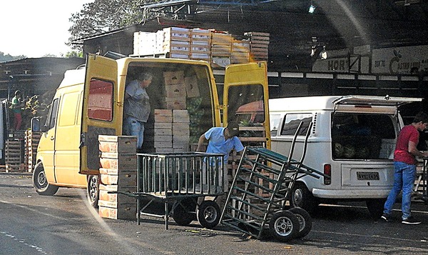 Piden intervención de la FISCALIA por CONTRABANDO de TOMATES y CARNE en CDE