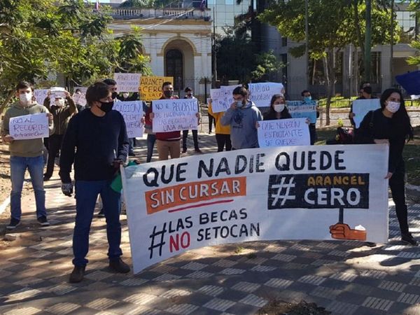 Alumnos de la UNA exigen arancel cero en el Congreso