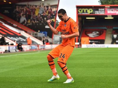 Almirón festeja en la Premier