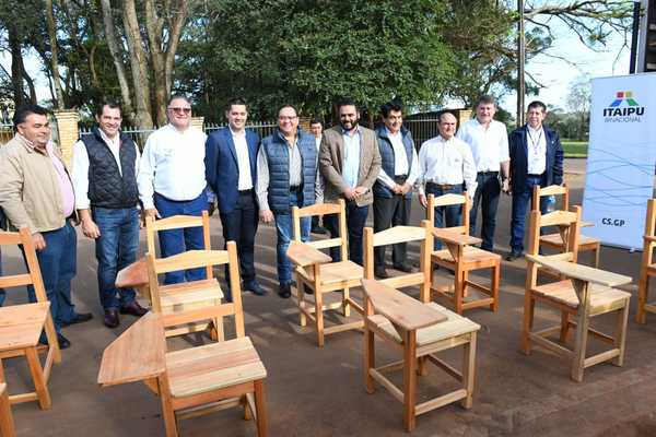 Itaipu entregó 300 pupitres para su distribución en escuelas de Canindeyú