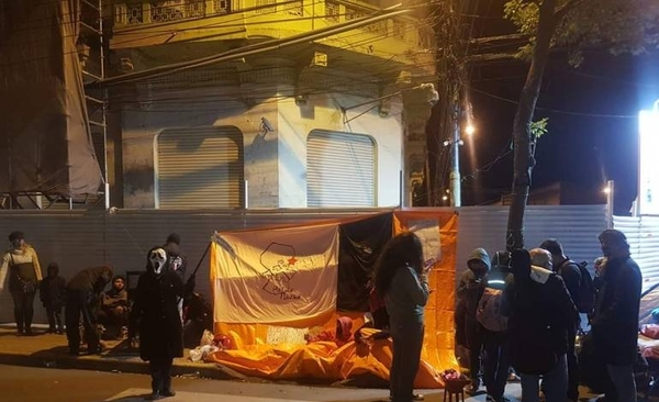 HOY / Carpa de resistencia frente a Hacienda “contra los mondaha”