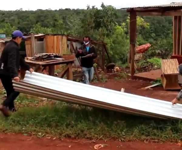 Asisten a familias afectadas por temporal en Presidente Franco