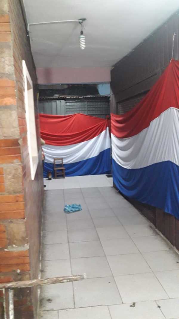 Conflicto en el Mercado: Dos puestos están clausurados con bandera tricolor » San Lorenzo PY