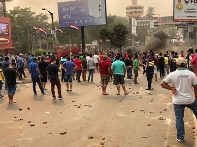 Incidentes con antimotines tras cierre del Puente de la Amistad