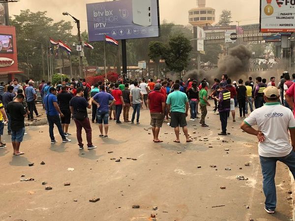 Incidentes con antimotines tras cierre del Puente de la Amistad