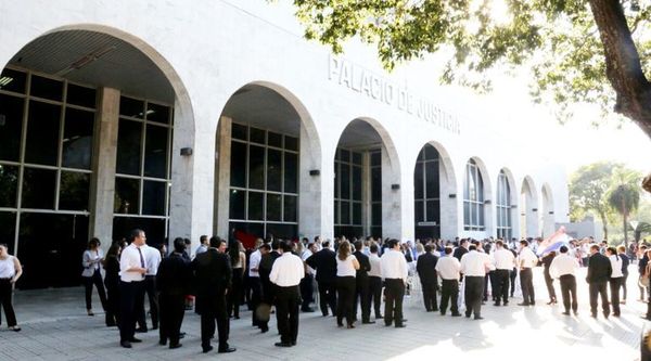 Solicitan descuento de sueldos para funcionarios judiciales que se plieguen huelga
