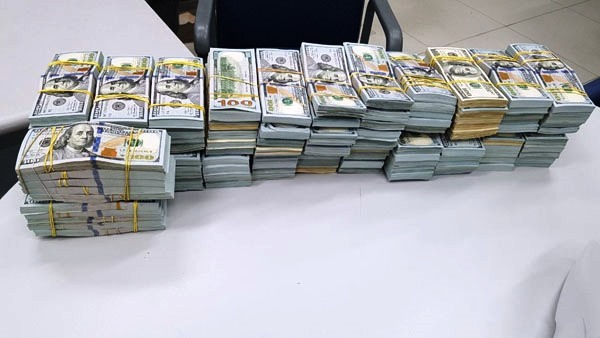 Decomisan MILLONES de REALES y DOLARES en EFECTIVOS que venía a la frontera CDE-FOZ