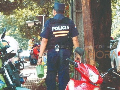 Comisaria primera de CDE llena de “KOKUECEROS” y “GUARDIAS”