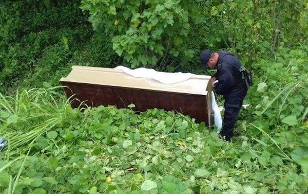 HOY / Macabro hallazgo en Luque: cadáver en descomposición estaba en un ataúd