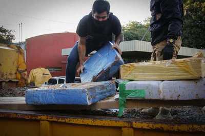 Incautan casi 1.800 kilos de marihuana. Golpe al narcotráfico sería de unos 500 mil dólares - ADN Paraguayo