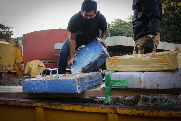 Incautan casi 1.800 kilos de marihuana. Golpe al narcotráfico sería de unos 500 mil dólares - ADN Paraguayo