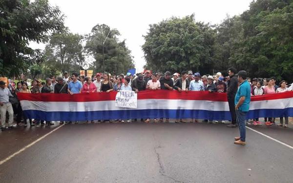 Friedmann "plantó" a manifestantes en San Pedro