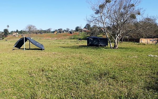 INVASORES abandonan TERRENO ante orden de DESALOJO