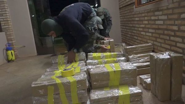 FTC incauta camioneta cargada de marihuana y detiene a dos personas - Nacionales - ABC Color