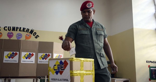Elecciones parlamentarias en Venezuela serán el 6 de diciembre, con boicot opositor