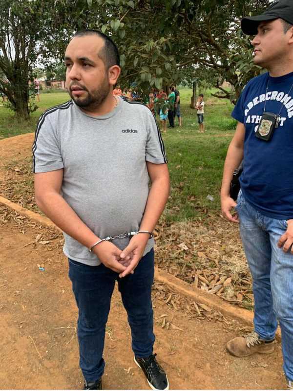 Detienen a una pareja que extorsionaba a un hombre a través de perfiles falsos de Facebook