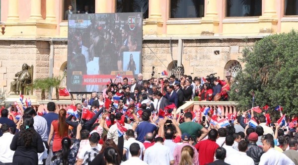 Funcionarios públicos no fueron a trabajar para apoyar al presidente