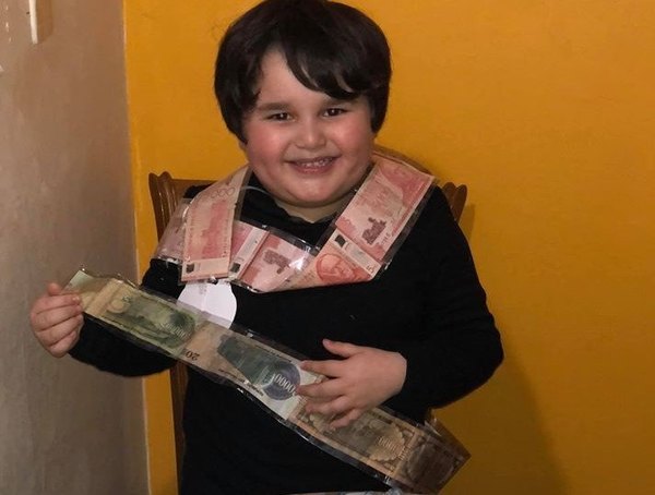 Benja, el peque millonario que se va a comprar para su play | Crónica