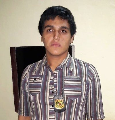 Detienen a un POLICIA MAU