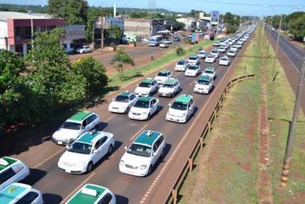 Taxistas anuncian que van a PARALIZAR centro de CDE en protesta contra UBER y MUV