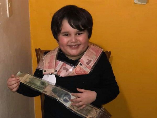 Benjamín, el niño que causó furor con su reacción al recibir una "money cake"