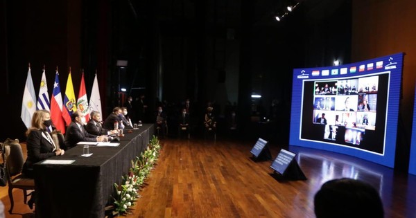 Mandatarios del Mercosur se comprometen en hacer frente a los retos económicos y sociales