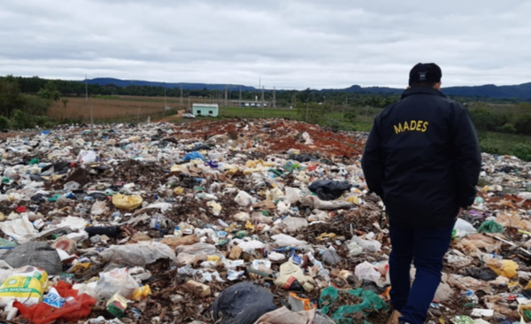 HOY / Intervienen vertedero que no tiene declaración de impacto ambiental
