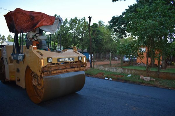 Prosigue obra de capa asfáltica en Campo 9 - Campo 9 Noticias