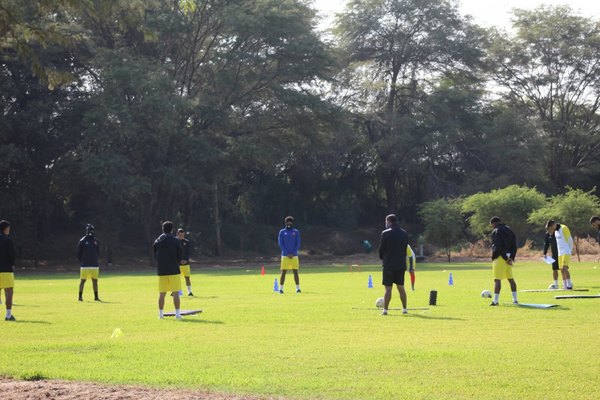 Más de 30 futbolistas dan positivo al coronavirus en Perú