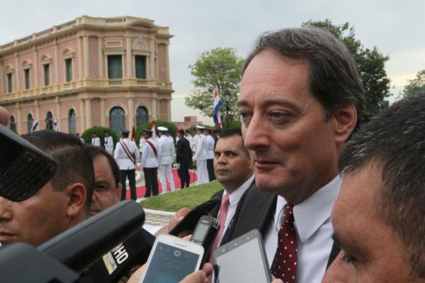 Embajador de EEUU anuncia envío de respiradores a Paraguay