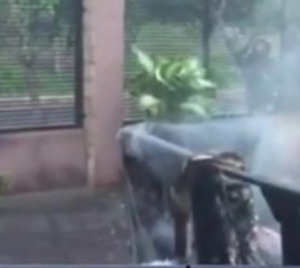 Encarnación: Vivienda arde en llamas - Paraguay.com