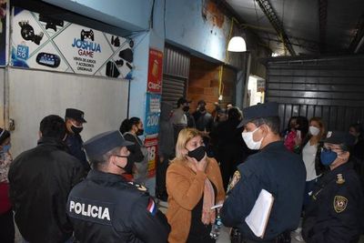 San Lorenzo: mercaderos llegaron a los golpes por sus puestos - Nacionales - ABC Color